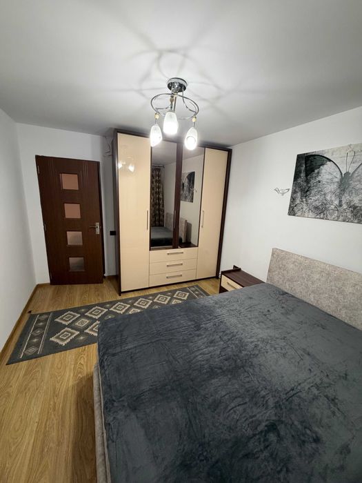 Închiriez apartament 3 camere