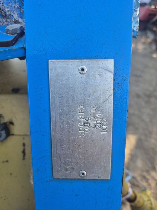 Vând semanatoare porumb SPC 8 FS