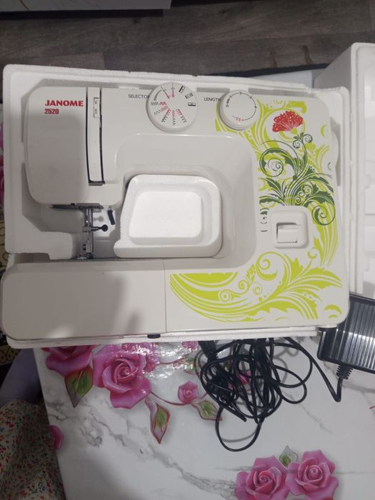 Швейная машина Janome 2520