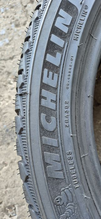 4 anvelope iarna Michelin,235/45/19.Pretul este pe bucata.