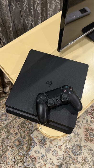 Play station 4 slim
