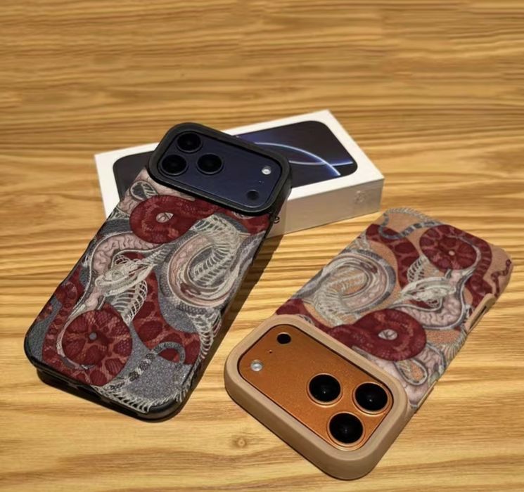 Чехлы на iPhone 17 pro max