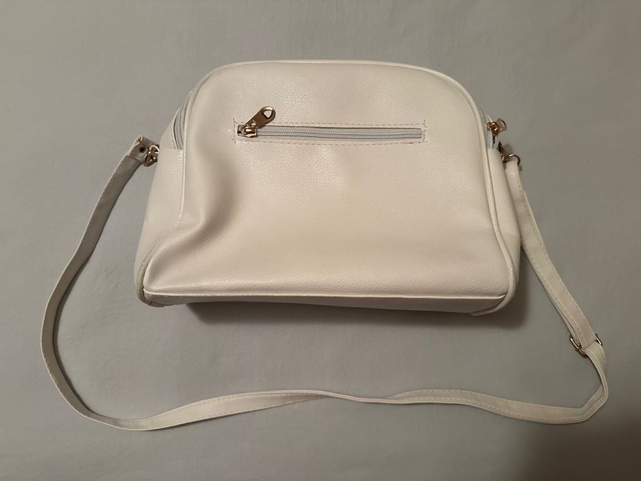 Бяла чанта с дръжка