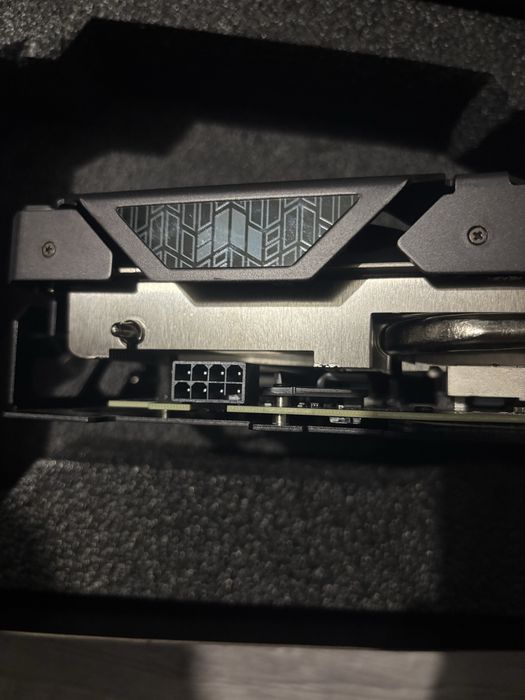 Vând RTX 3050 8GB,nouă!