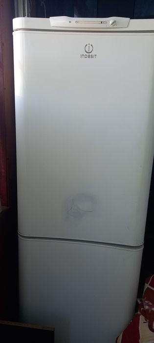 Холодильник indesit
