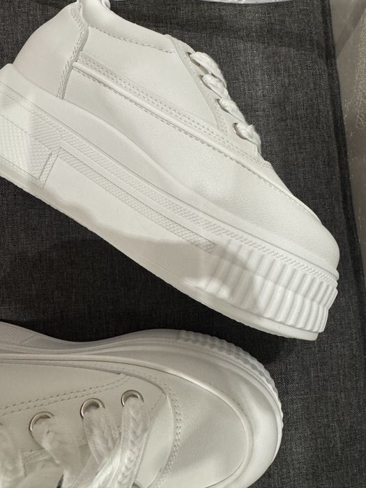 Дамски обувки бели