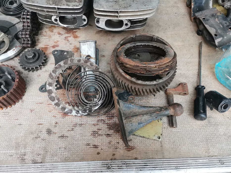 Мотозапчасти продам.