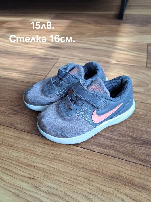 Запазени детски обувки.