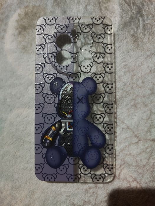 Офигенный чехол, на верхней строчке написано для какой марки.