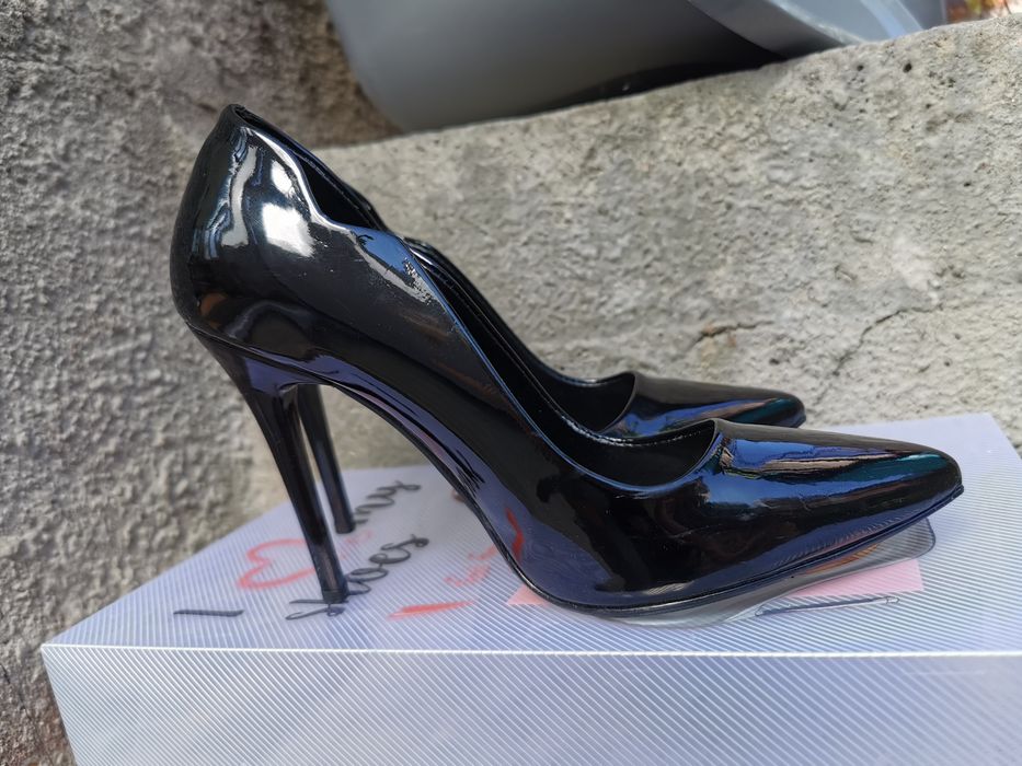 Обувки на висок ток черни