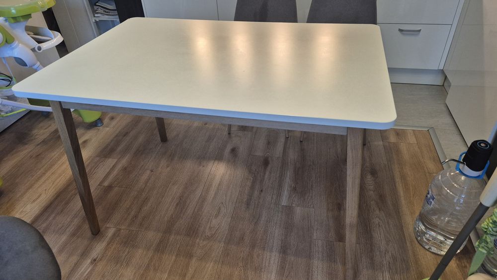 Кухненска маса 120х80 см бяла с 4 стола