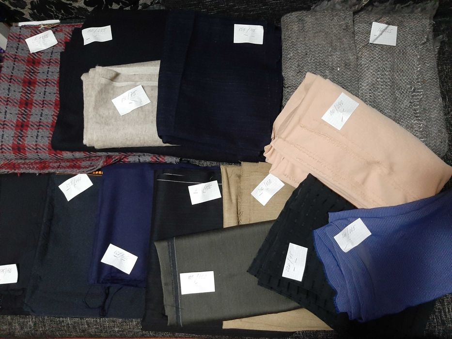 Materiale - Bucăți de stofă (și nu numai) pentru diverse utilizări...