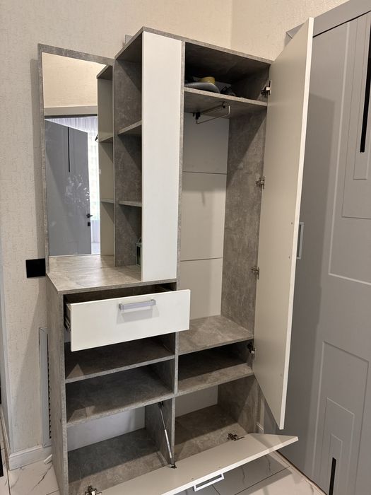 Продам шкаф для прихожей