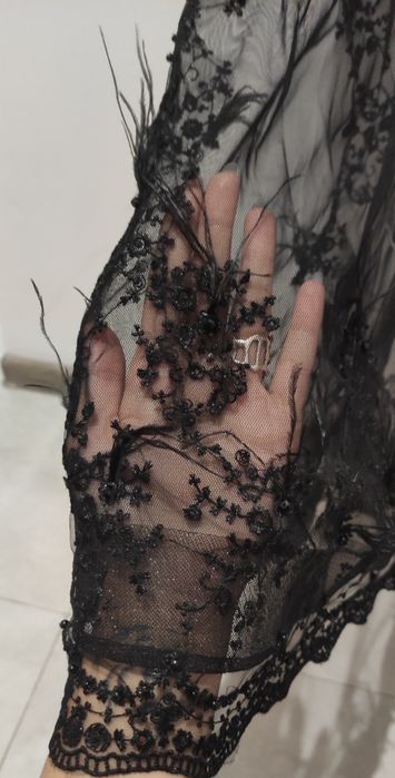 Дантелена бална рокля