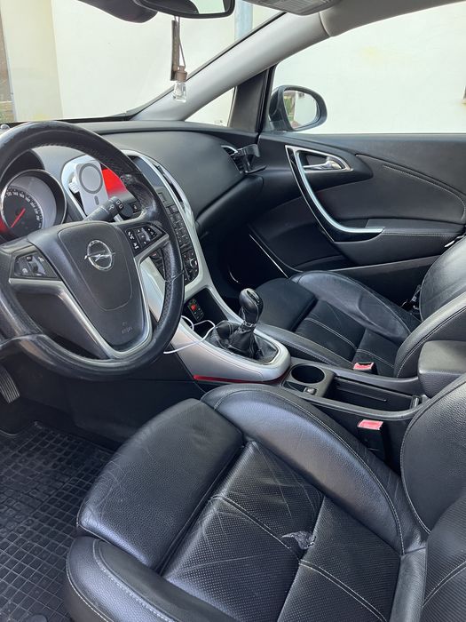 Opel astra J 2011