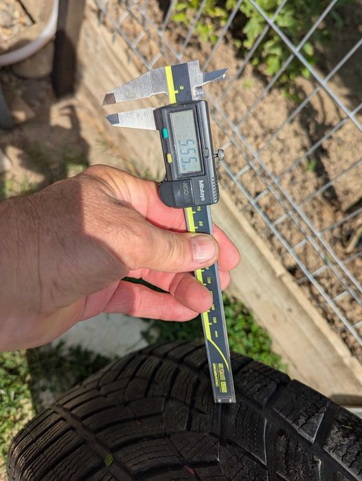 Vand , 2 anvelope de iarna SUV Goodyear 225 x 55 R19  99 V