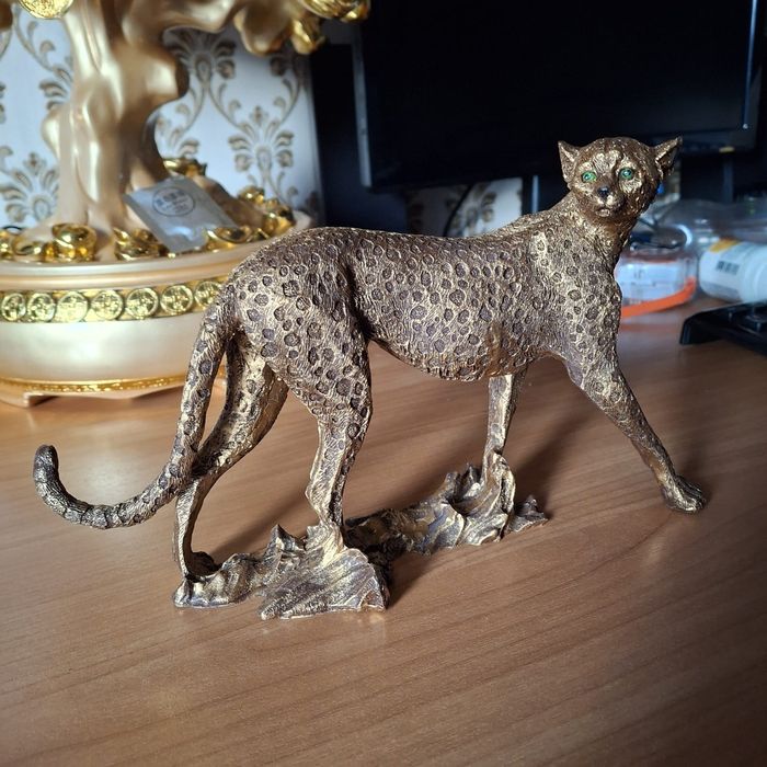 Продам статуэтку гепард