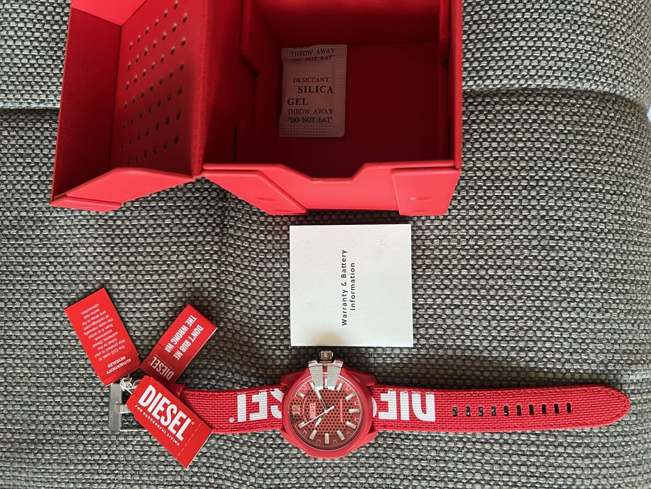 DIESEL мъжки часовник червен