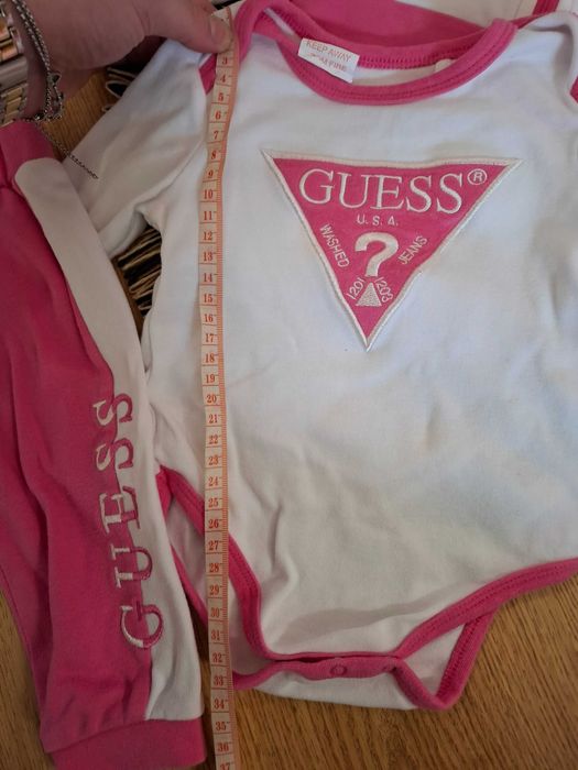 Детски комплект на марката Guess