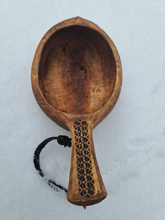 Cauc kuksa din lemn de măr