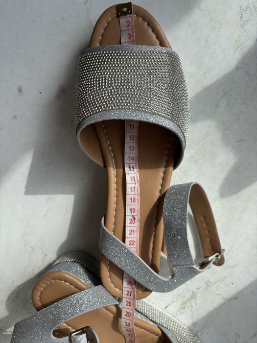 Босоножки со стразами