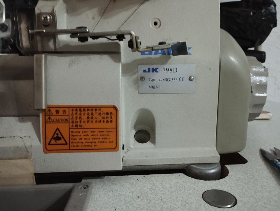 Оверлок промышленный ,в идеальном состоянии .