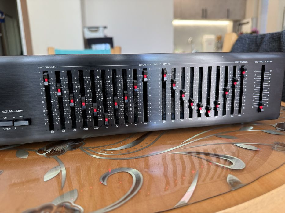 Yamaha EQ-70 Еквалайзер