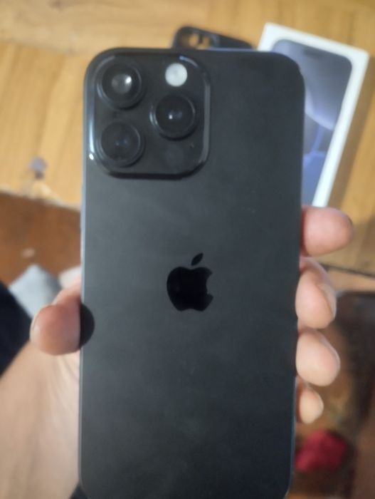 Продам iPhone 16 про Макс