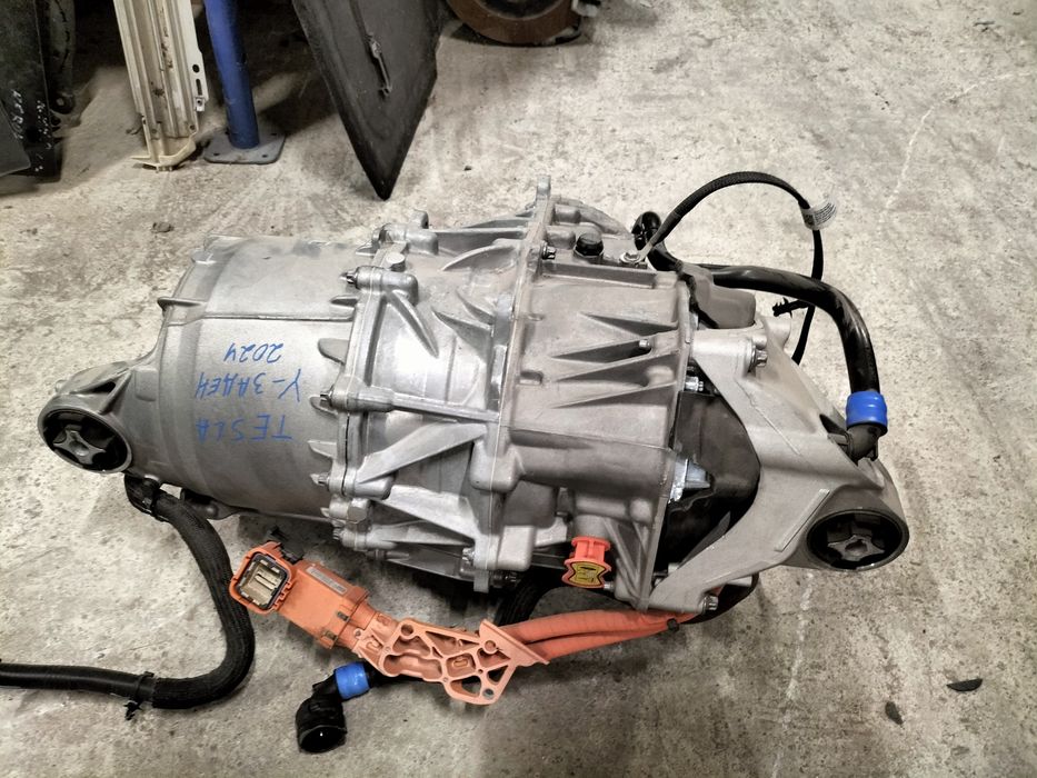 Заден електромотор Tesla Model Y / Тесла 2024г.