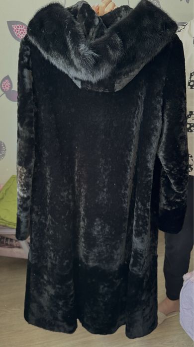 Продам шубу мутон, на капюшоне норка