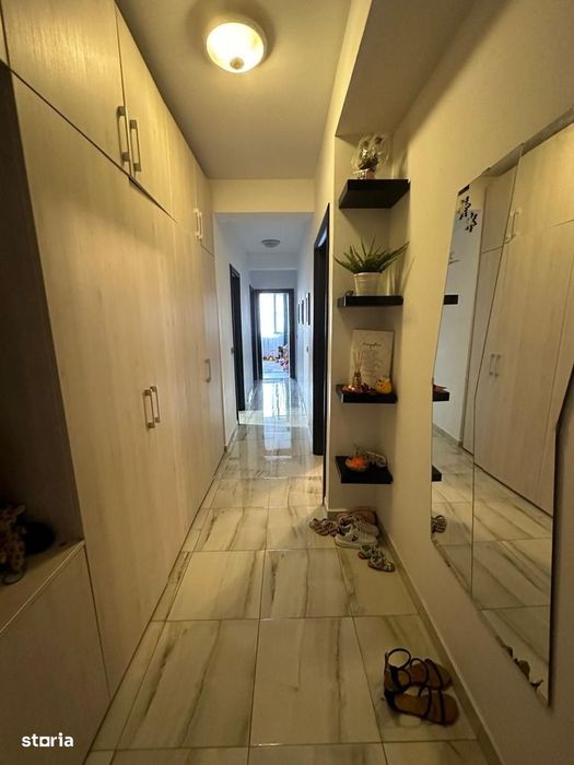 Apartament de 3 camere zona TRACTORUL,complex ISARAN