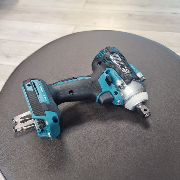 Amanet F28: Masina insurubat cu impact Makita DTW300