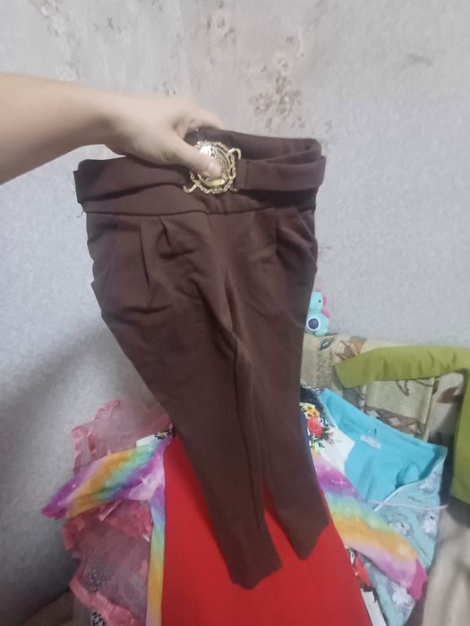 Вещи для девочки ,джинцы,жилетки