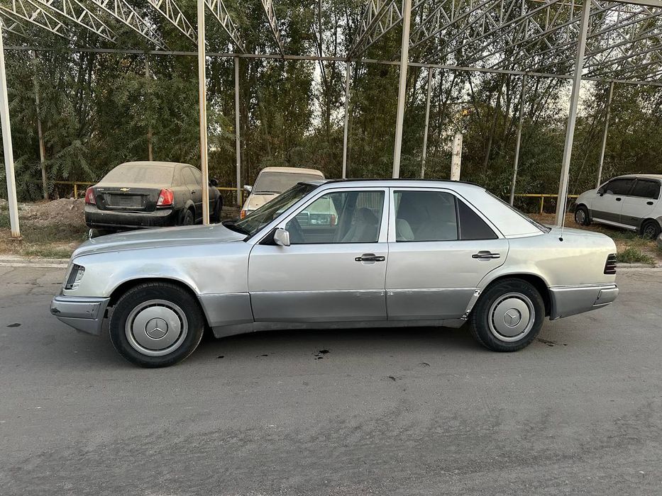 Mersedes benz 200 holatii yaxwi 1985 yil