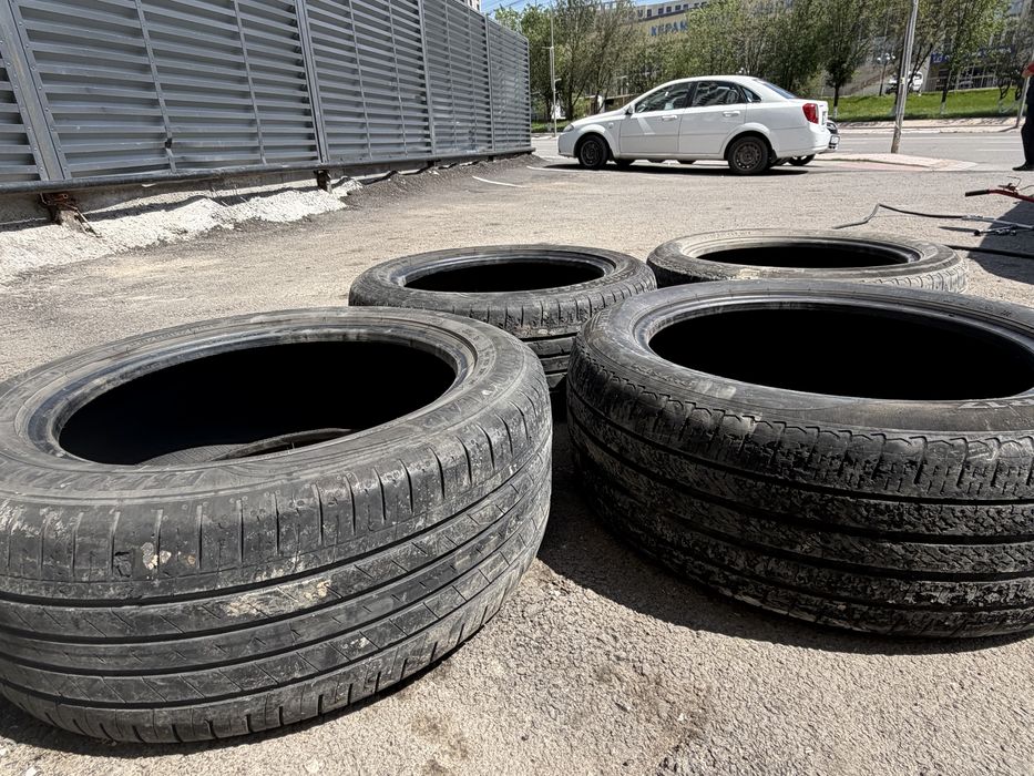 Шины для машин 216/ 55R17