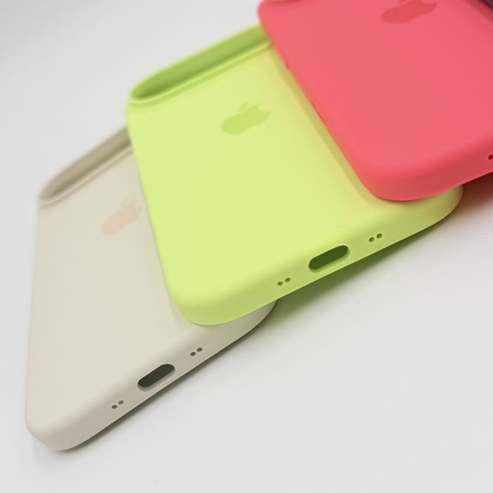 Apple Калъф от мек силикон с велур отвътре с AI бутон за iPhone 17 Air в различни цветове
