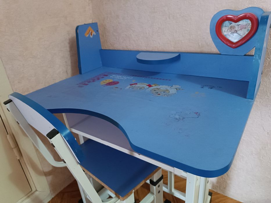 Детский стол -парта со стулом