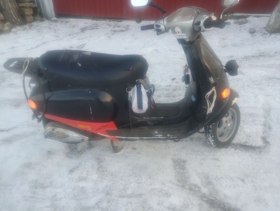 Vând scuter Piaggio vespa 80cc