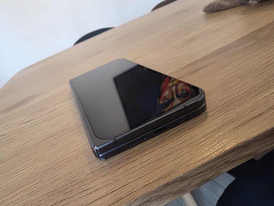 Smartphone Google Pixel 9 Pro Flod