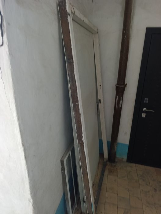 Дверь железный.,