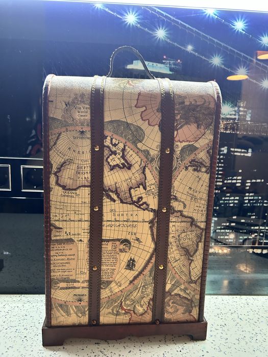 Поставка за вино от дърво