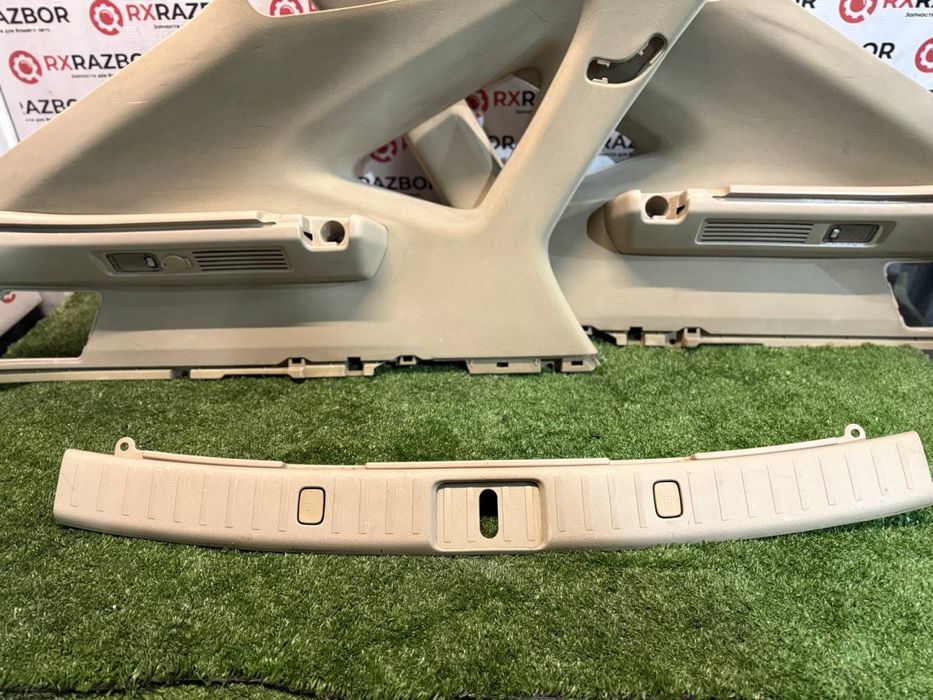 Обшивки багажа на  Lexus Rx330 350
