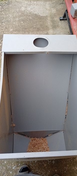 Vând buncăr+șnec+ arzător