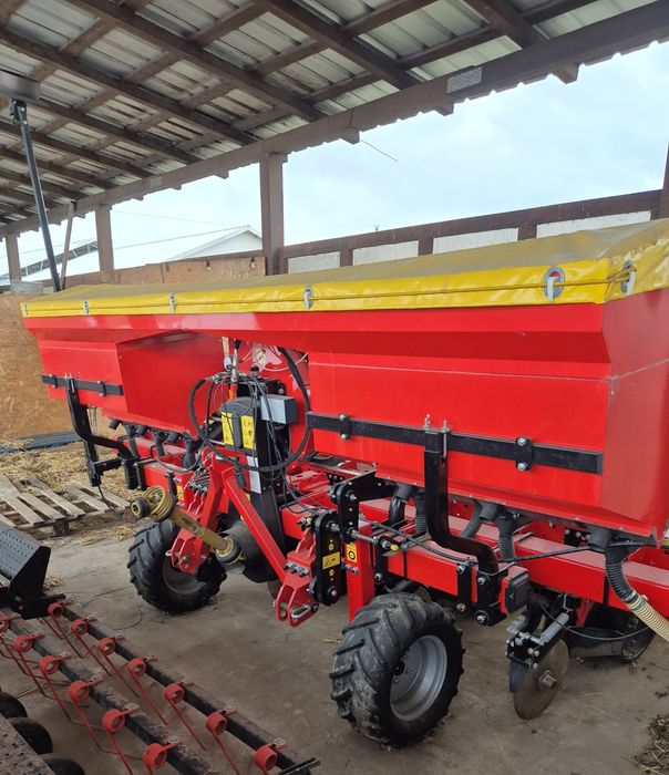 Vând semănătoare porumb Matermacc 6 rânduri Italia 2021