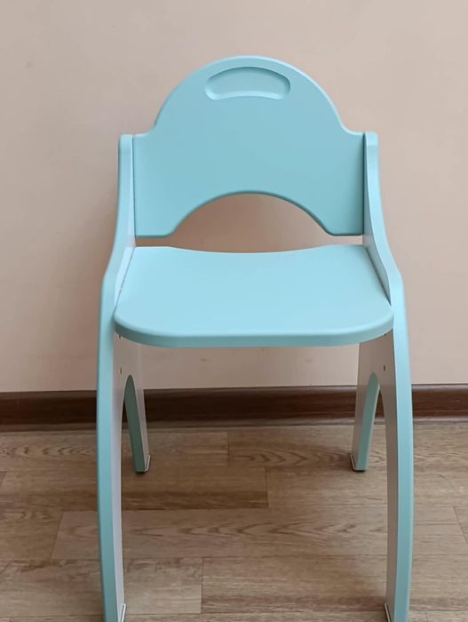 Продам детский учебный стол со стульчиком