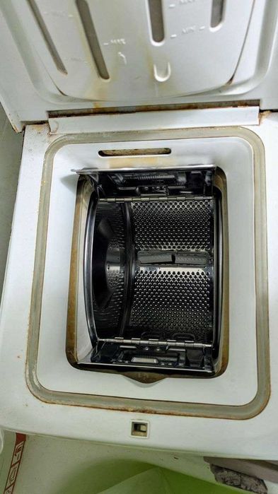 Продам стиральную машину Indesit WT62