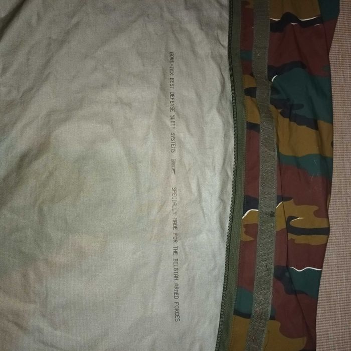 Sistem de dormit, bivuac GORE-TEX Belgia si sac de dormit cu puf, UK