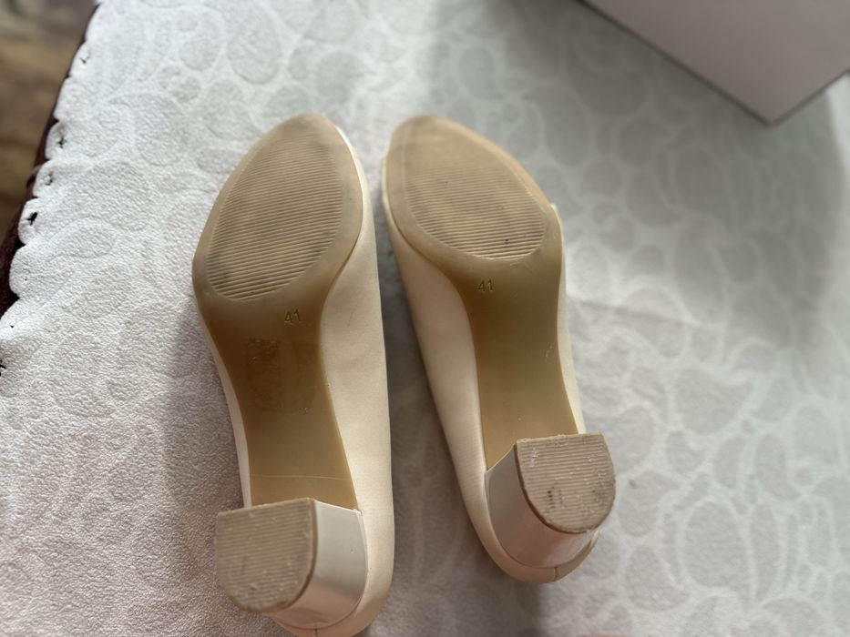 Бежеви обувке на ток