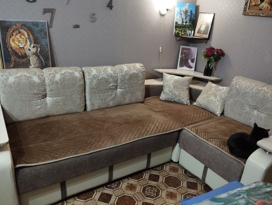 Мягкий уголок в гостиную