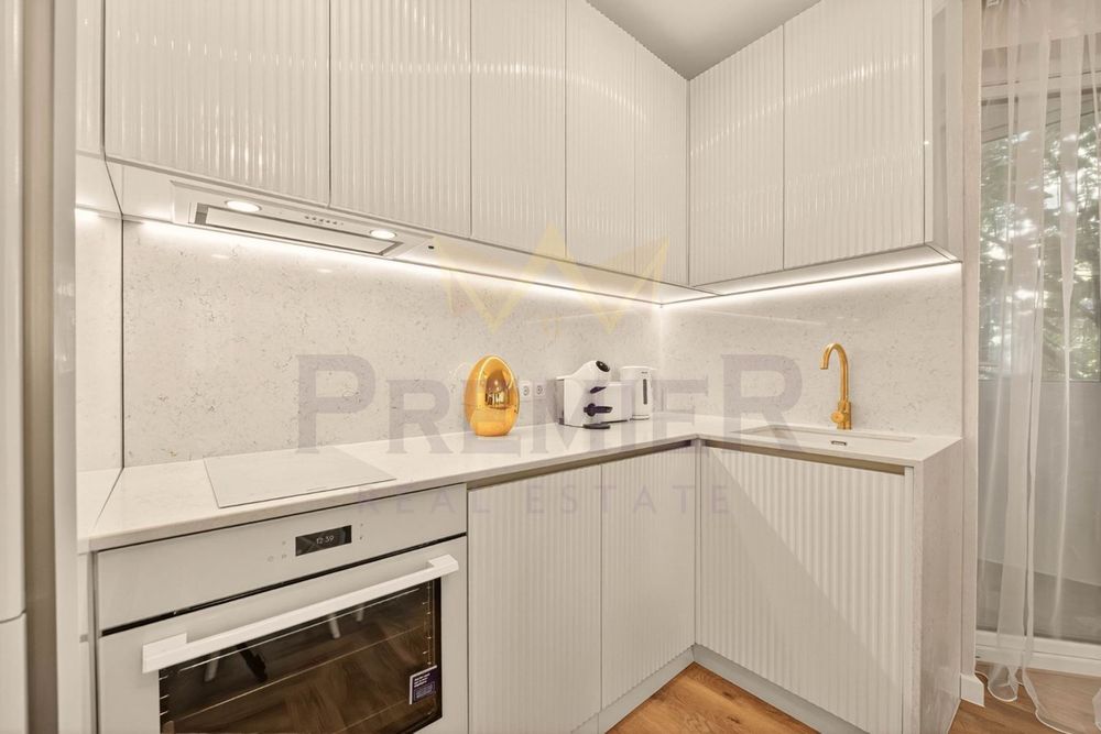 Дава се под наем Тристаен апартамент в Варна, Център - 100 кв.м за 1650 € - Снимка #4